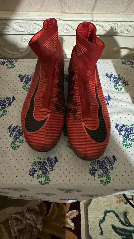 Продам бутсы NIKE оригинал 41 размер