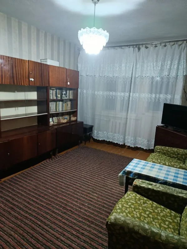 квартира сотилади. навои шахардан. 2 хоналик. 2 этаж. обстанофка