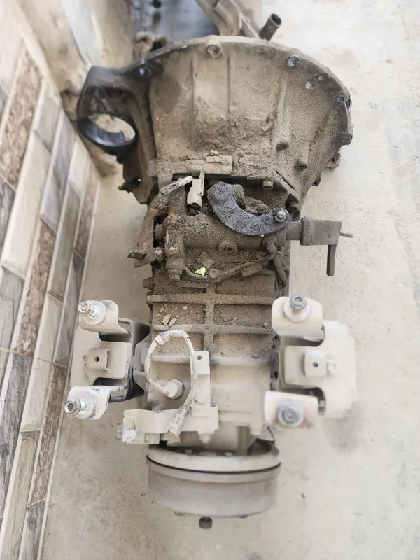Isuzu aftobus balka zadnimos karobka 3 Isuzu aftobus balka zadnimos karobka 3