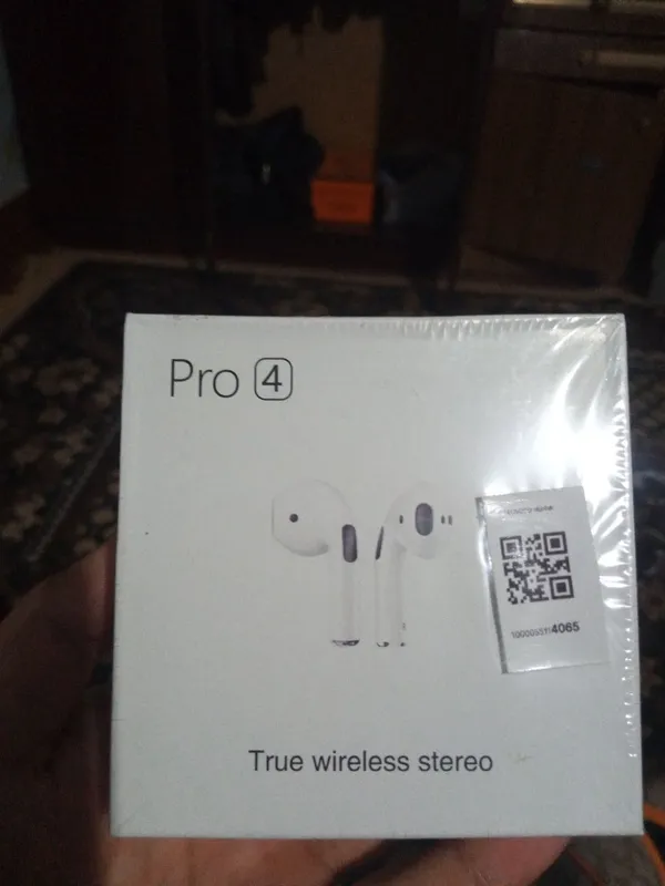 Quloqchin Pro 4madeli 100foiz ishlaydi zaryadchigiham ishlaydi 1 Quloqchin Pro 4madeli 100foiz ishlaydi zaryadchigiham ishlaydi 1