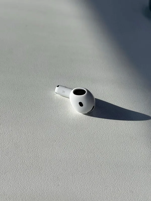 Кейс Apple Airpods 4 ANC в идеальном состоянии — фото 2 Кейс Apple Airpods 4 ANC в идеальном состоянии — фото 2