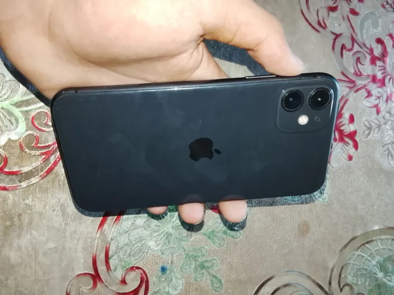 Iphone 11 zapchastga sotiladi