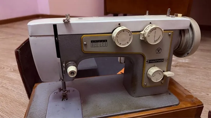 Продаются швейные машиинки 2 шт. 1 Продаются швейные машиинки 2 шт. 1