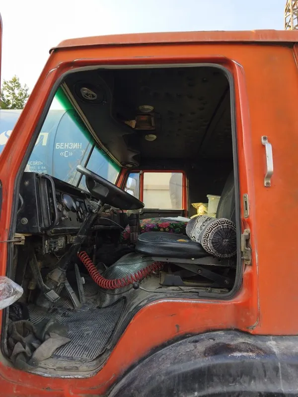 KAMAZ holati yaxshi yurib turgan moshina KAMAZ holati yaxshi yurib turgan moshina
