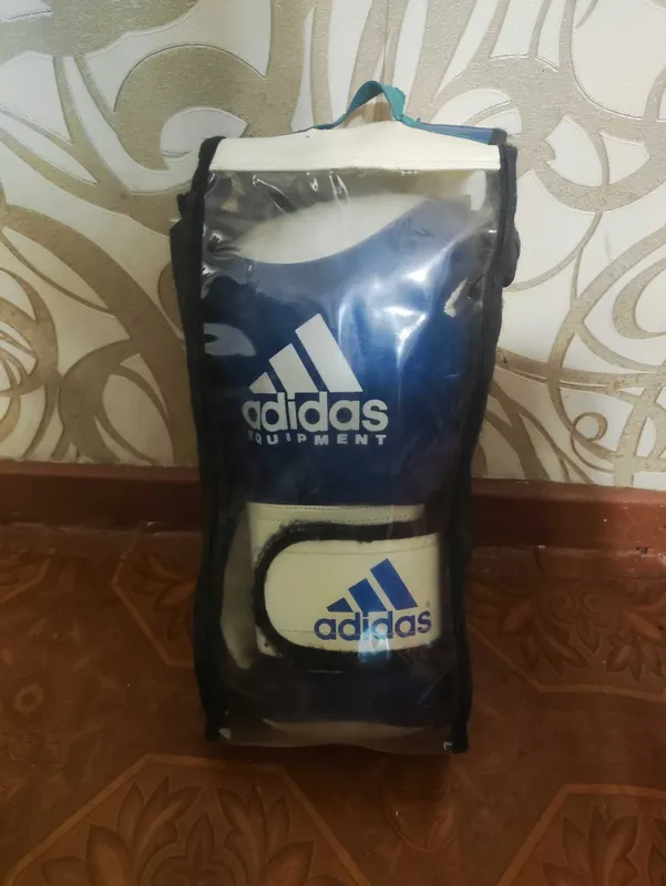 Боксерские перчатки Adidas