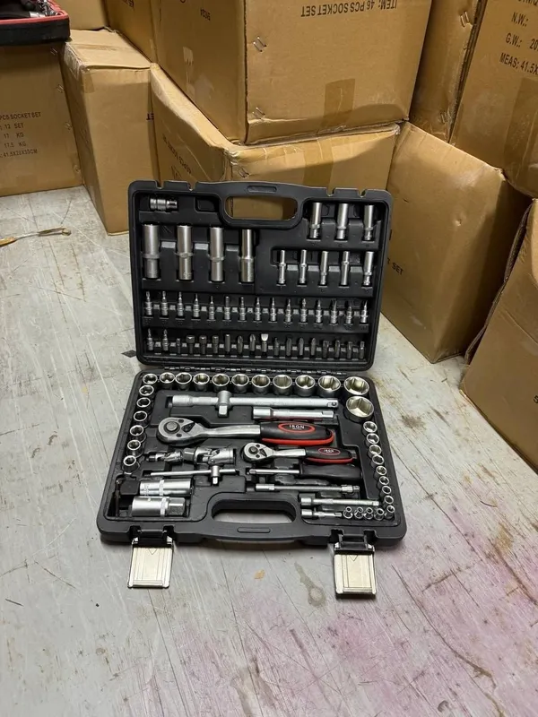 Kluch nabor 94 pcs IRON / Набор ключей IRON 94 предмета — golovka tres