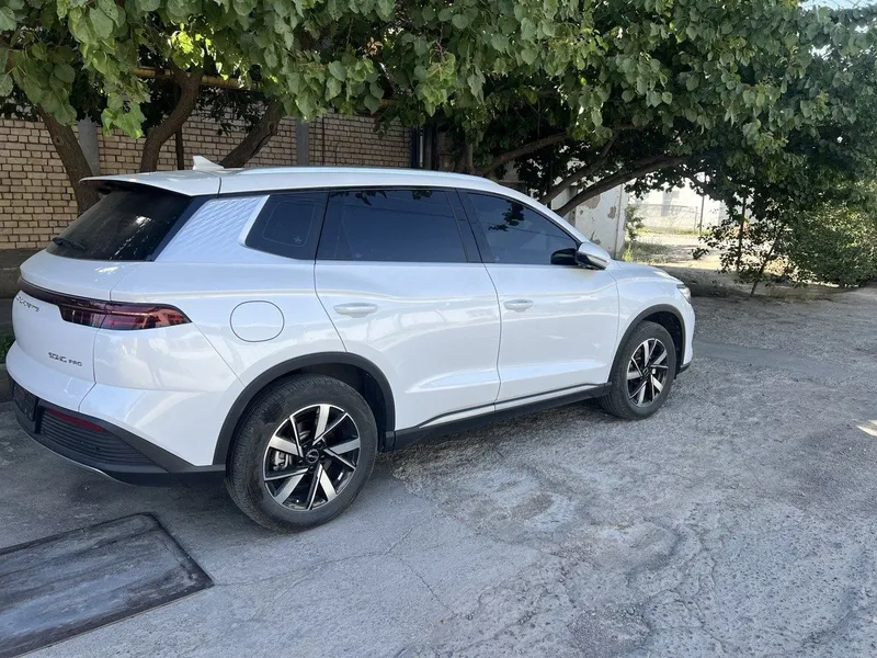 BYD SONG PRO otlichnoy sostayaniya