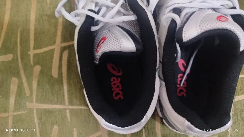 Asics krossovkalari sotiladi 3 Asics krossovkalari sotiladi 3