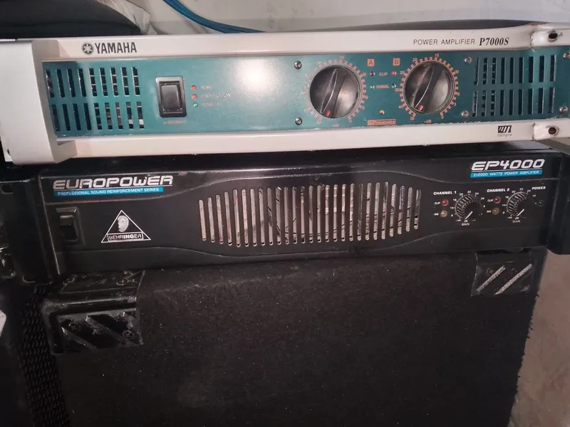 Yamaha 7000 behrenger 4000 VA Pult Sotiladi