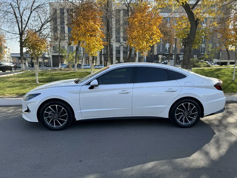 Продаю Hyundai Sonata 2.5 DN8 2020 год Рестайлинг Full 5 позиция. — фото 2