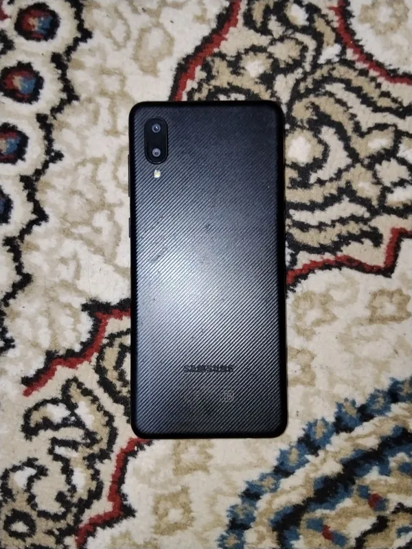 Samsung A02 
Xotira 32gb
Xolat yaxshi 
Karopka bor — фото 1