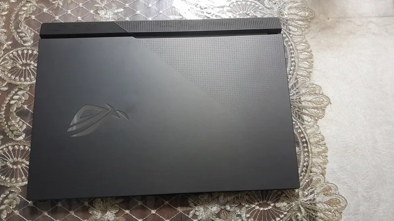 ASUS ROG Strix G713QE