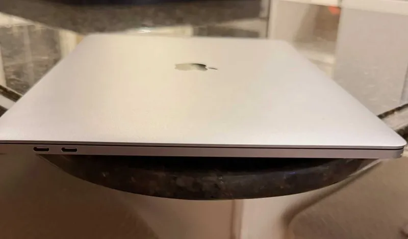 Macbook Pro 15 inch 2018 oxiri + Srochna sotiladi — фото 4