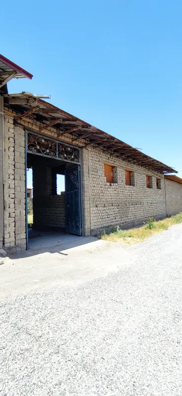 Qorasuvda hovli sotiladi