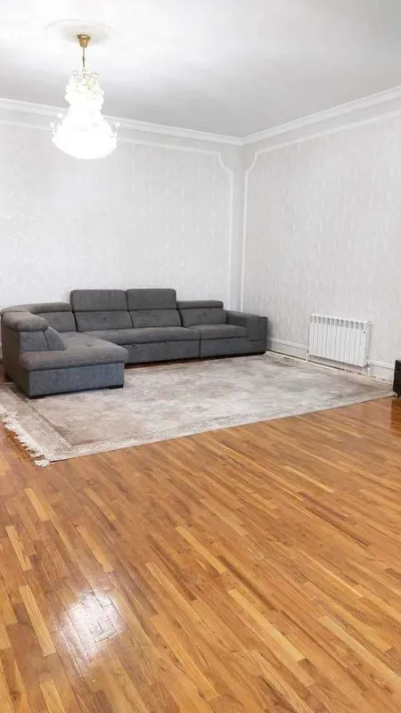 Сдается в аренду 3 комнатная квартира 137 м.кв метро Ойбек — фото 1