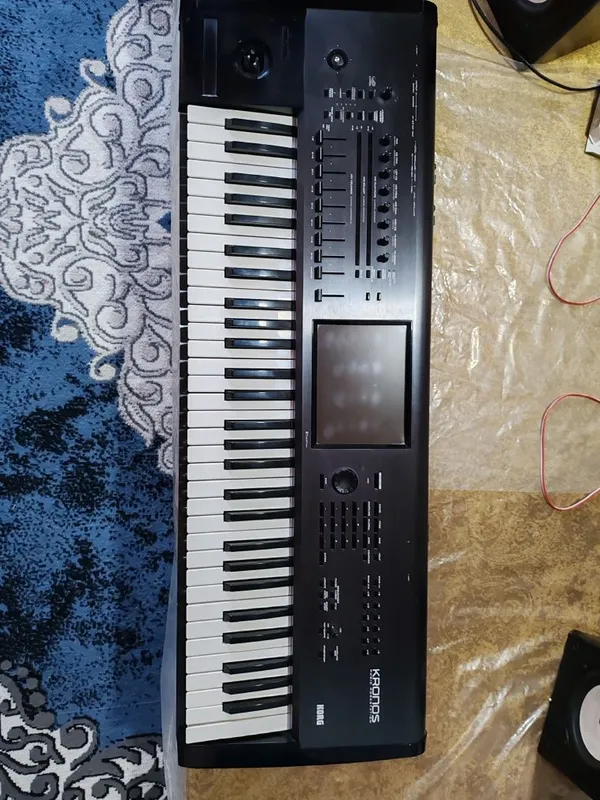 Korg Kronos 1sotiladi holati yaxshi chexol va kabel qo'shib beraman 1