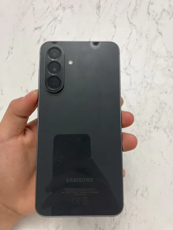 Samsung A56 5G 8/256 karobka dokument bor 1 oy ishlatilgan — фото 3