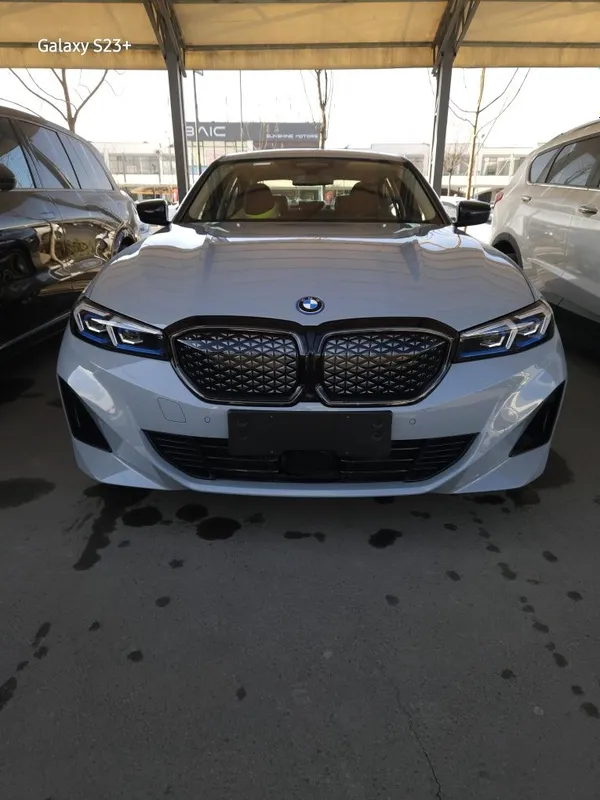 BMW i3 35L / i3 40L, i5 35L, i5 40L есть 6 BMW i3 35L / i3 40L, i5 35L, i5 40L есть 6