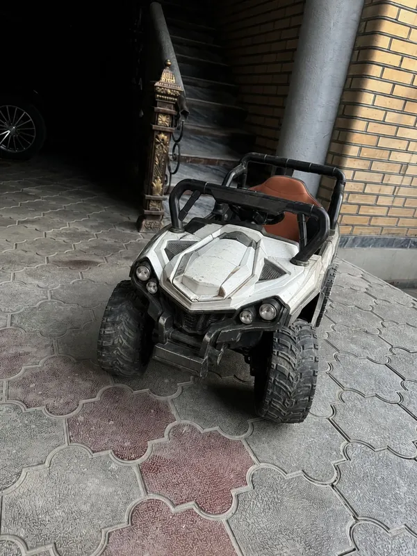 Elektrli bolalar mashinasi sotiladi Elektrli bolalar mashinasi sotiladi