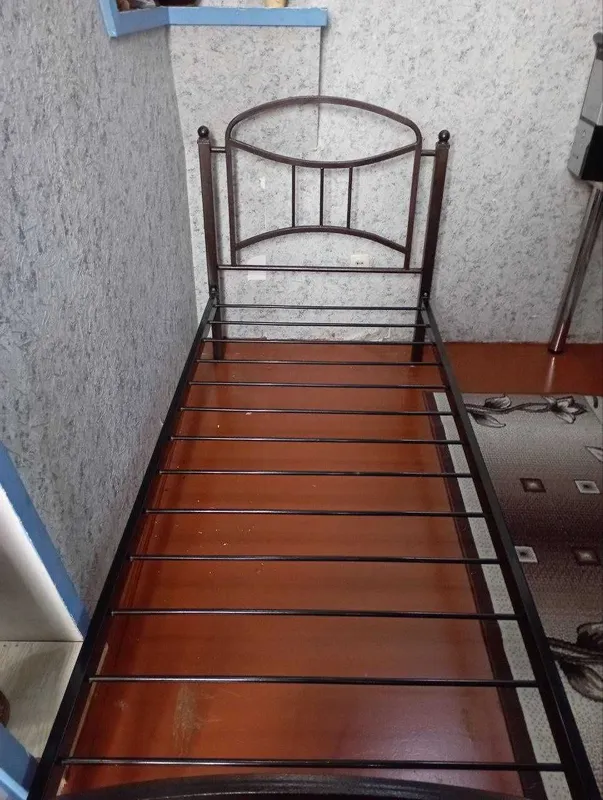 Продам металлическую крепкую кровать 2