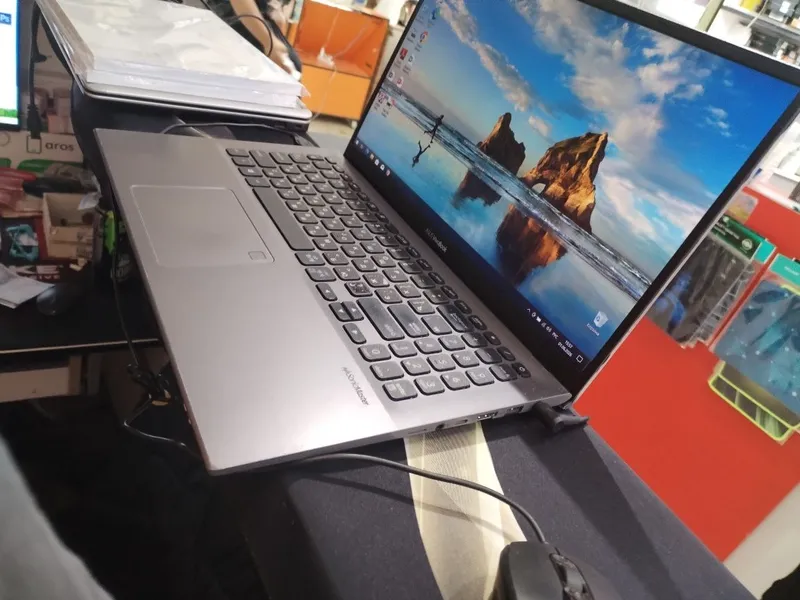 Noutbuk sotiladi Asus ryzen 3 — фото 3
