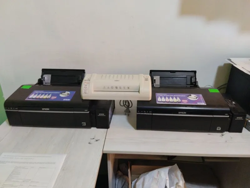 Epson L805 2 ta sotiladi + bonus A4 laminator Deli