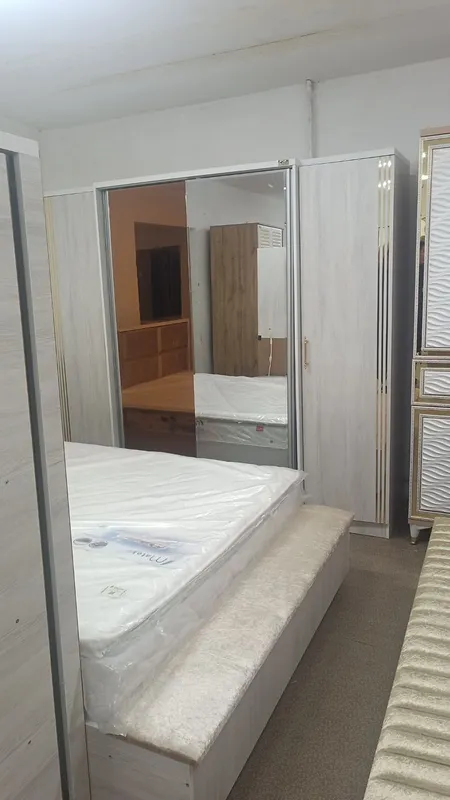 Продаётся спальня: 2 тумбы, трюмо, шкаф-купе 3 Продаётся спальня: 2 тумбы, трюмо, шкаф-купе 3