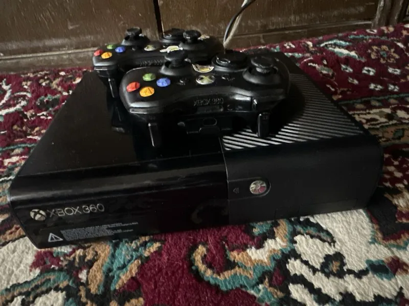 Игровая приставка XBOX 360