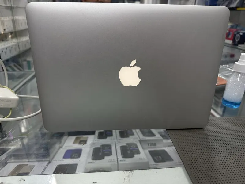 Macbook pro core i5 2.7 GHz 8 ram ddr3 sotiladi ishlashlari zor 1