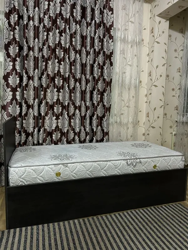Продаю кровать односпальную с матрасом — фото 1