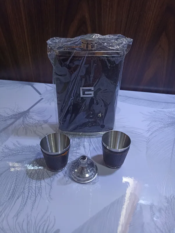 Фляжка, 2 стопарика, воронка для фляшки — фото 1