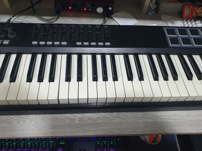 Midi klavish sotiladi 1 Midi klavish sotiladi 1
