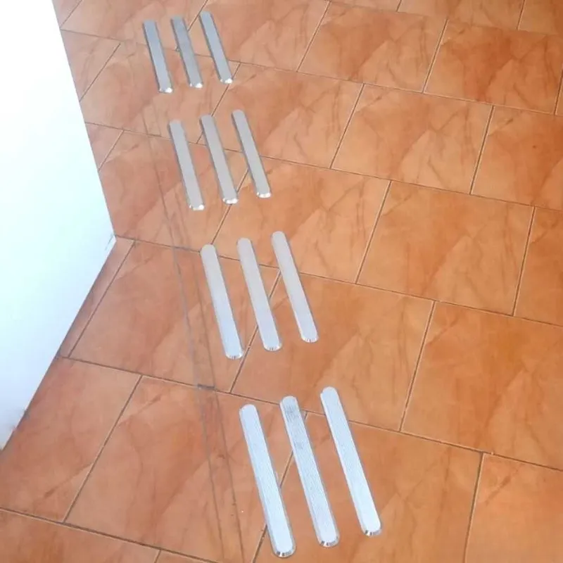 Taktil yo'naltiruvchi polosa alyuminiy 35×300 mm / Тактильная полоса 4 Taktil yo'naltiruvchi polosa alyuminiy 35×300 mm / Тактильная полоса 4