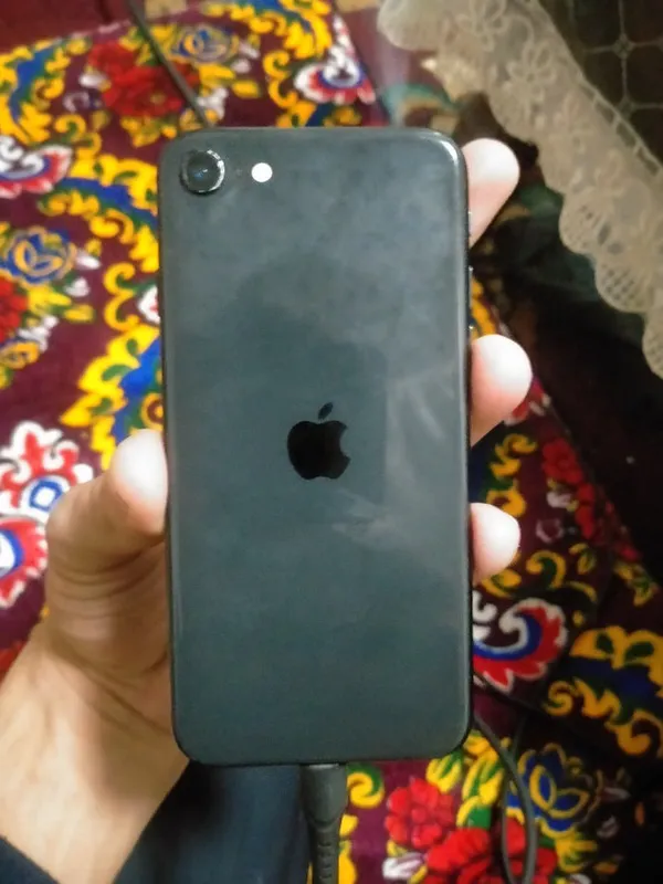 iPhone SE 2020 64 ГБ 3