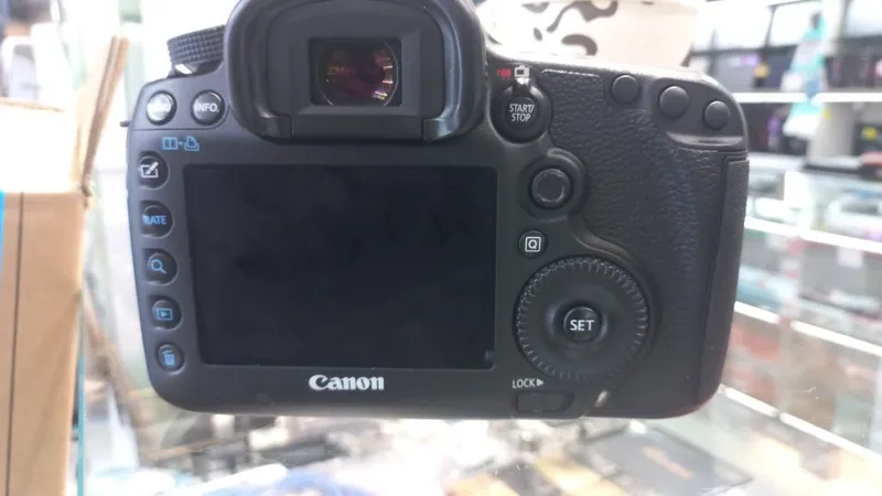 Canon EOS 5D mark lll 5