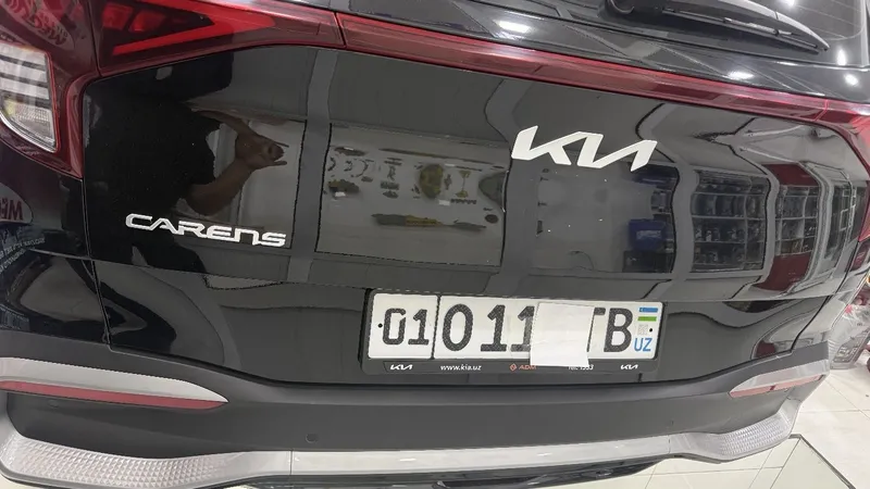 Kia carens 2024 1.5 l econom kraska toza — фото 2