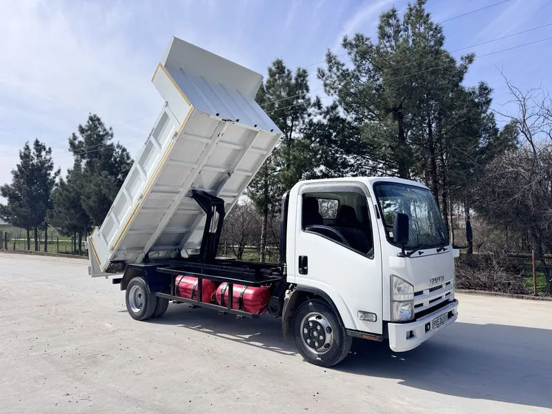 Isuzu Samasval 2011 2