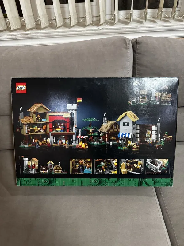 LEGO 10332 Medievel town square 2 LEGO 10332 Medievel town square 2