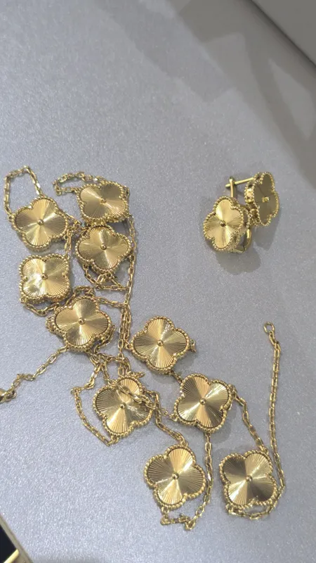 Набор украшений в стиле Van Cleef