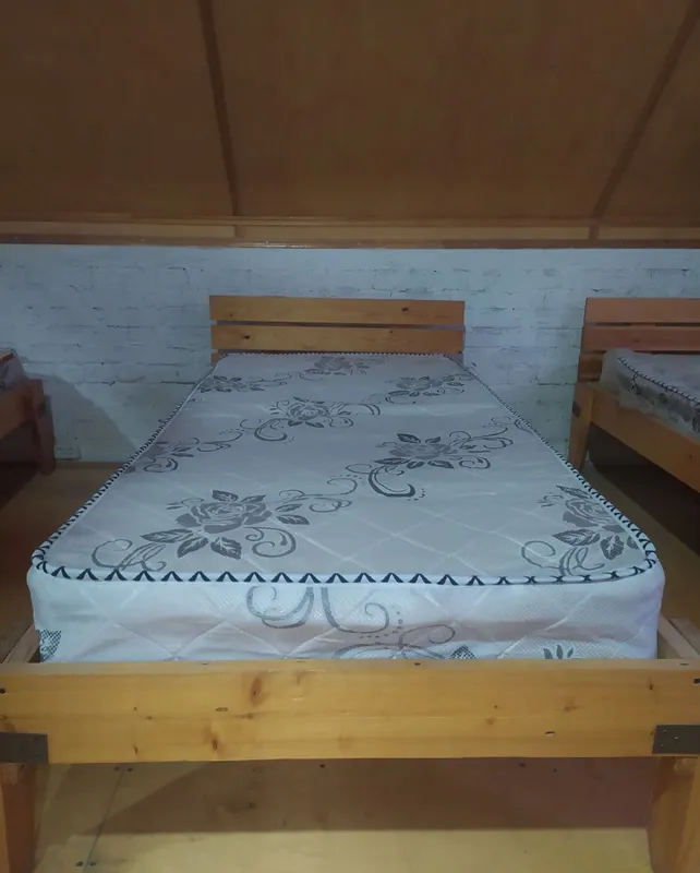 Ortopedik matrasli, 100% yog‘ochdan tayyorlangan karavot, 4 dona 3