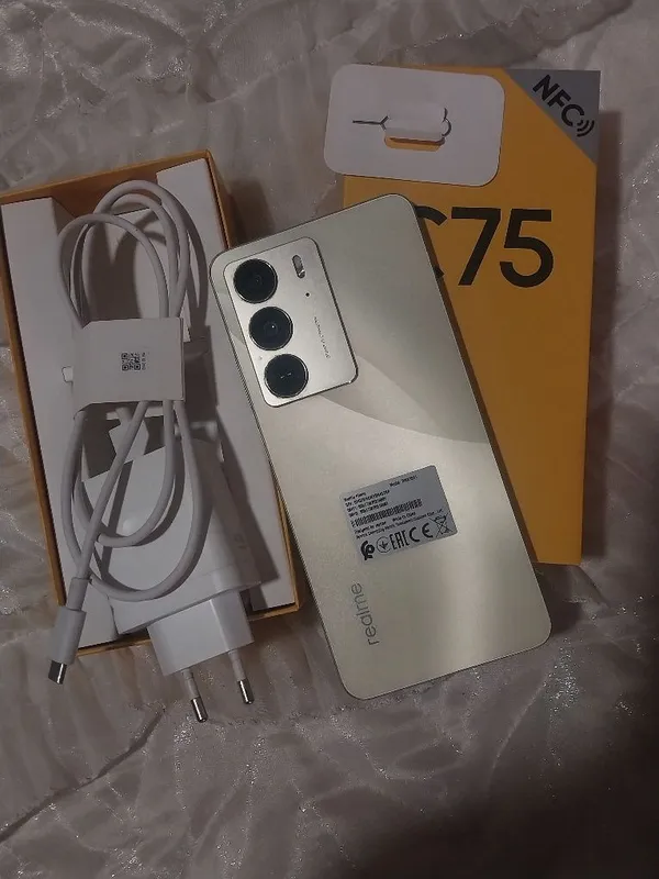 Realme c 75 gold svet