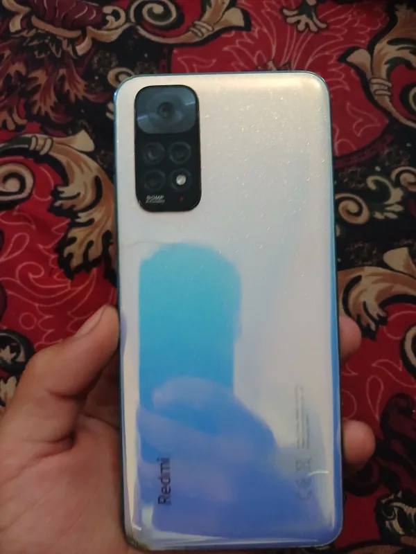 Продаётся Redmi Note 11, дефект как показано на фото 2