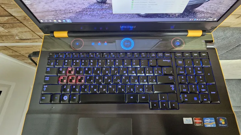 Ноутбук Samsung NP700G7A — фото 3