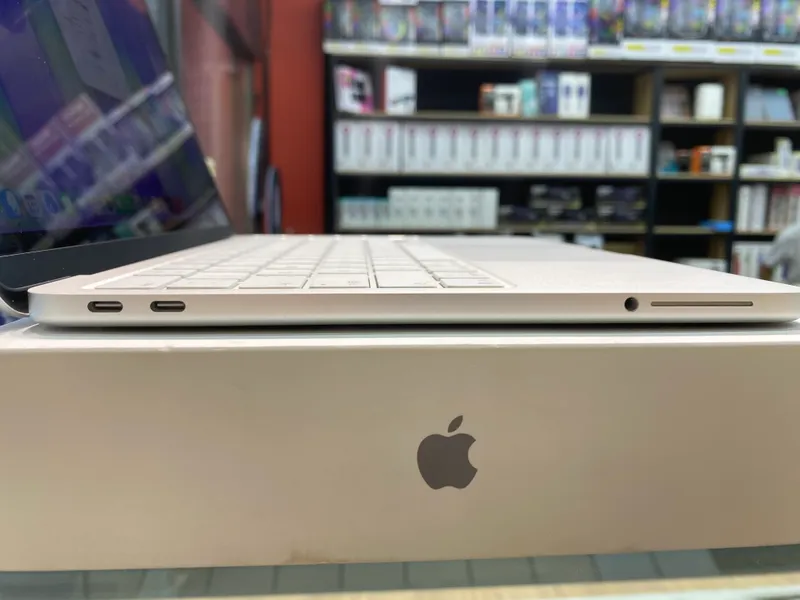 Macbook Neo 8GB/256GB/Silver (100% 7 цыкл) 5