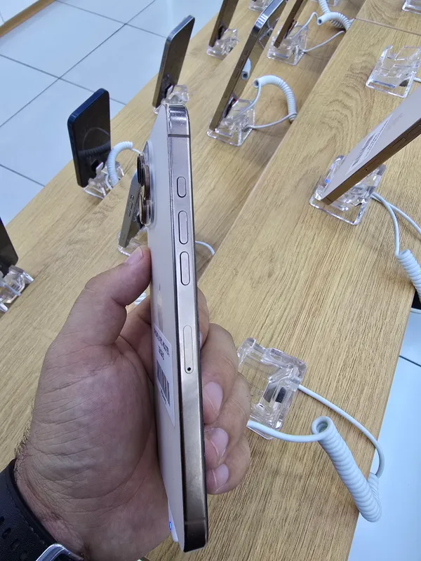 iPhone 16 pro max 3
