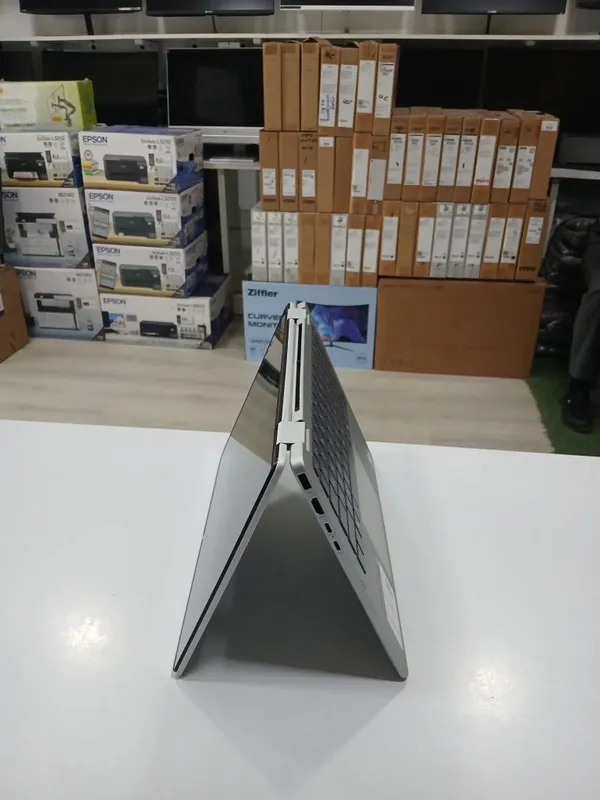 Hp omnibook core7-150u 16/512 3 Hp omnibook core7-150u 16/512 3
