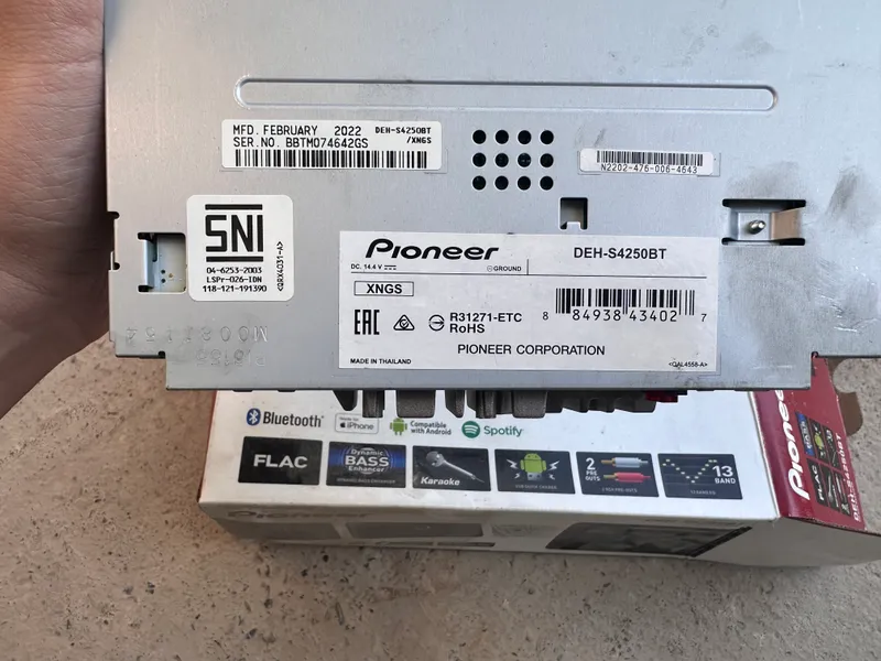 Pioneer DEH-S4250BT 2