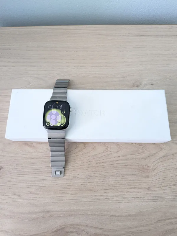 Apple iWatch 10 46mm 98% Battery 1 Apple iWatch 10 46mm 98% Battery 1
