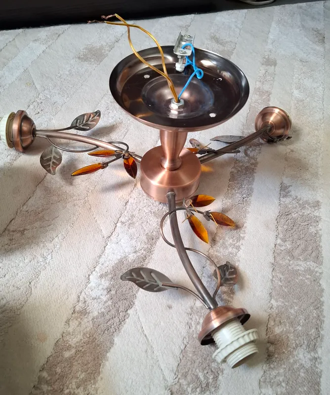 Продаётся потолочная люстра 4 Продаётся потолочная люстра 4