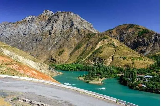 Торгово-ресторанный комплекс в Хумсане, Чарвак, Угамское ущелье — фото 1